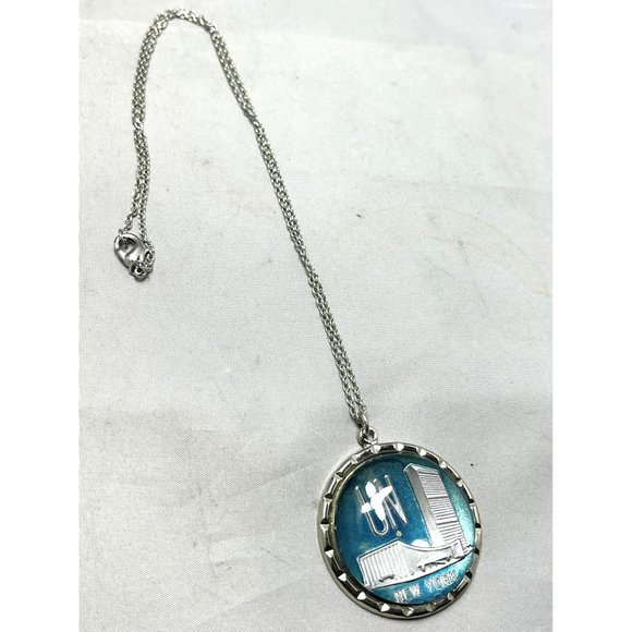 Vintage United Nations UN New York Pendant Necklace - Picture 3 of 5